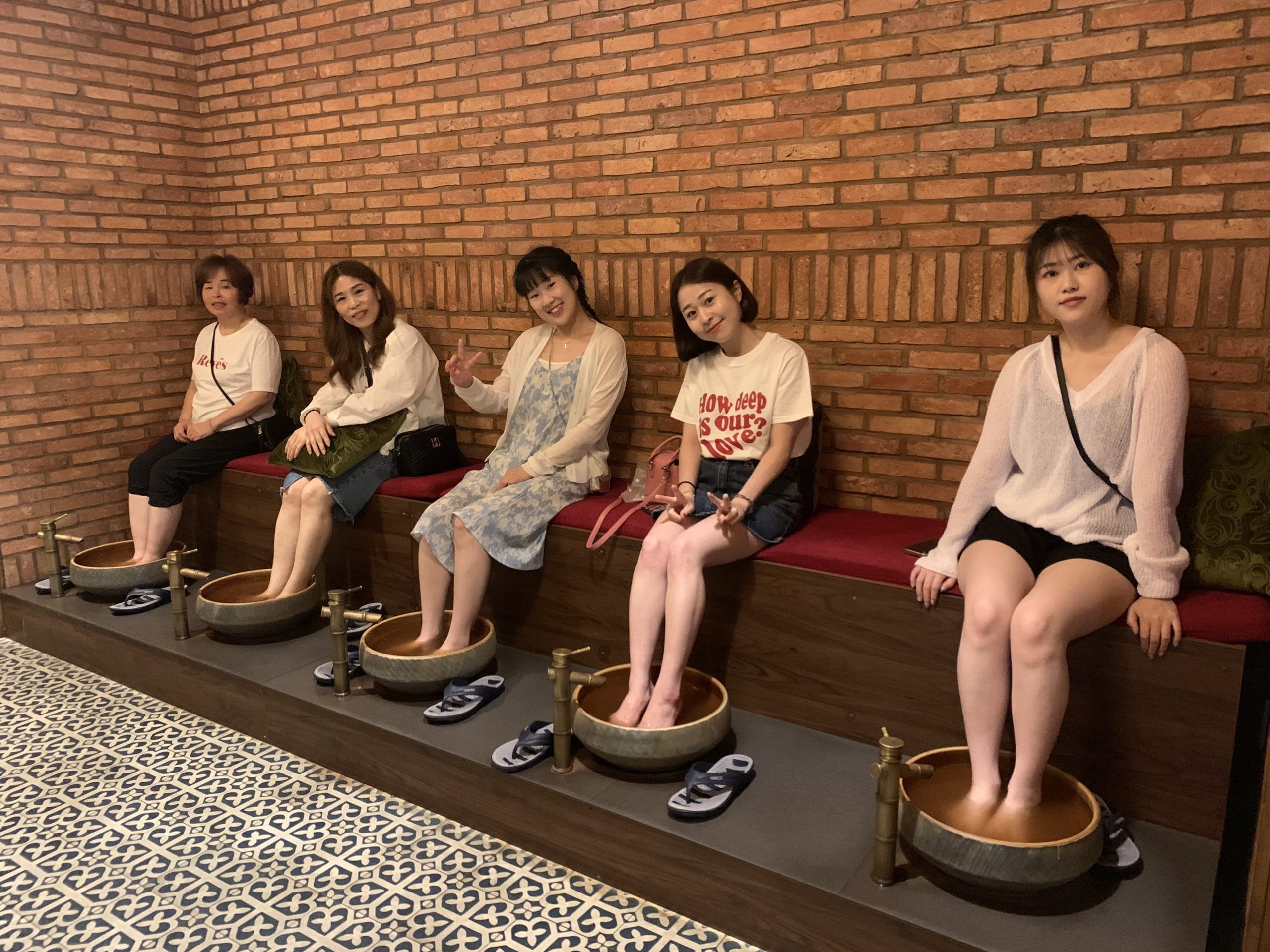 Khách hàng trải nghiệm massage tại Panda Spa