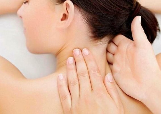 Neck and shoulder therapeutic massage helps reduce pain
