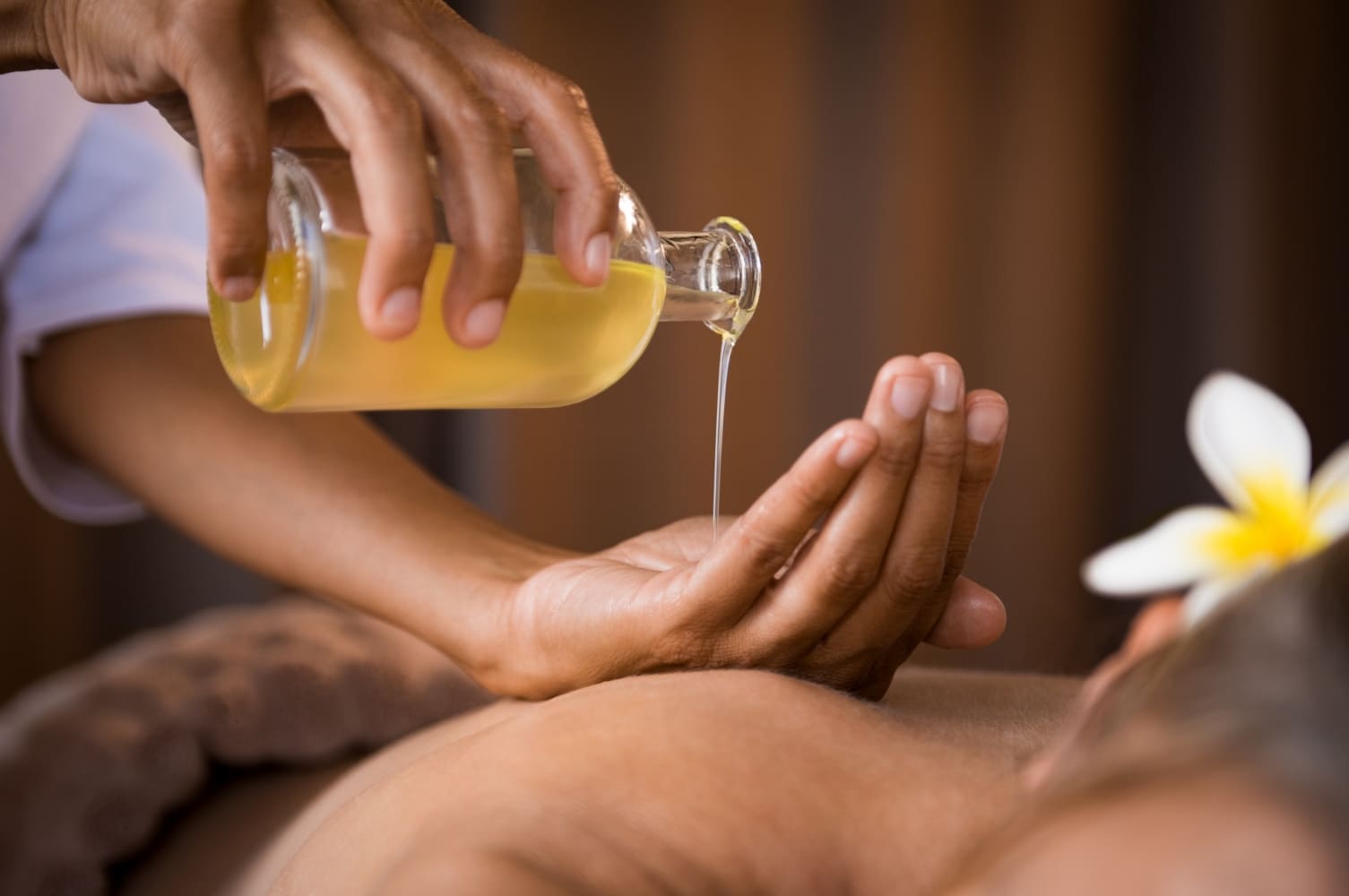 Cách massage toàn thân tại nhà cho nam