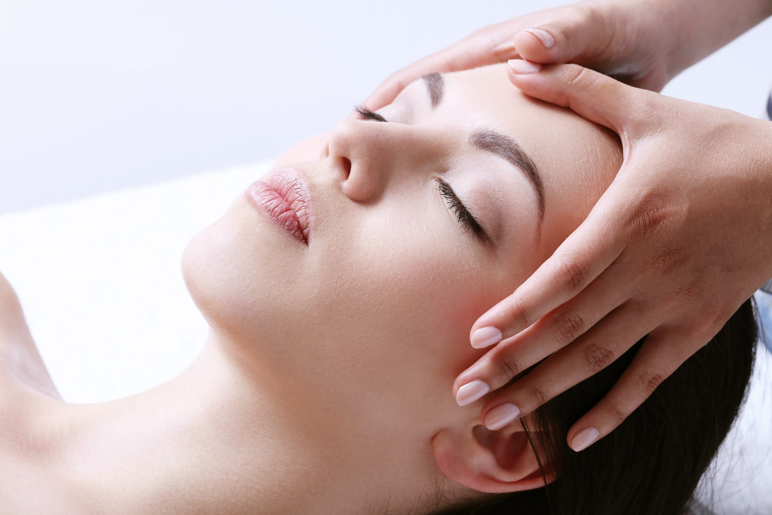 Facial massage and its benefits