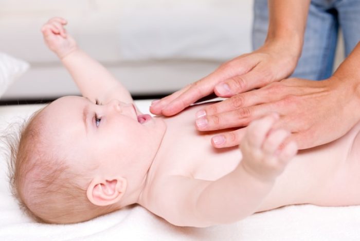 Massage cho trẻ sơ sinh những bộ phận nào?