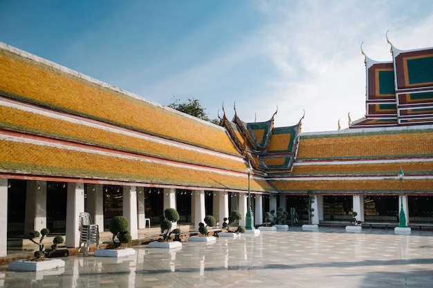 Free photo wat suthat thepwararam thai templ bangkok thailand