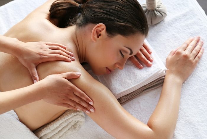Massage là thuốc bổ lúc giao mùa