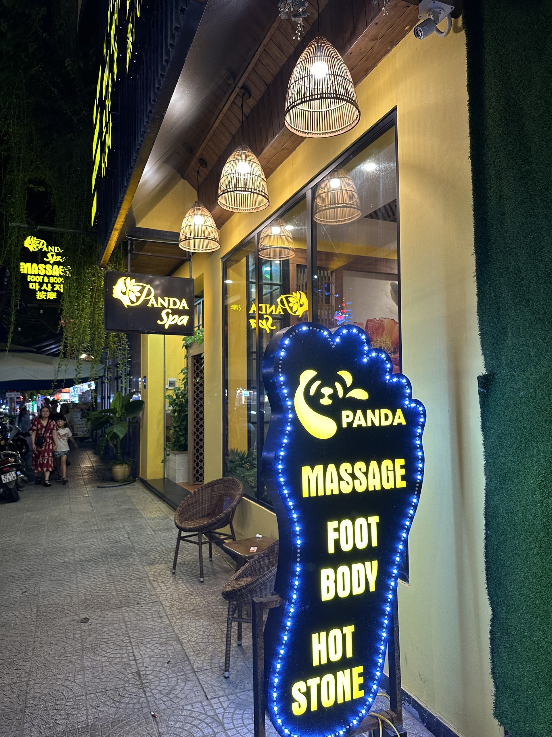 foot-massage-panda-spa