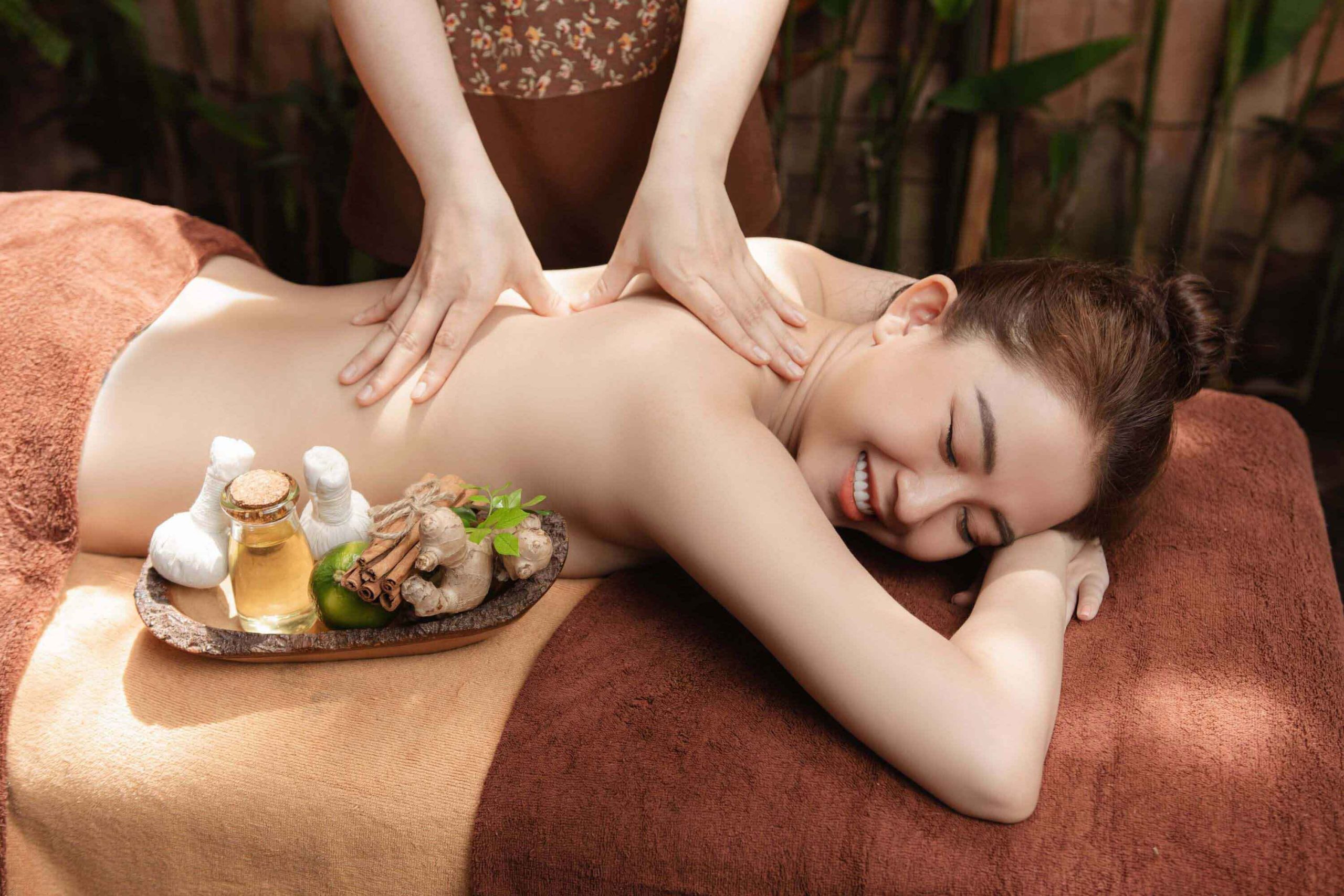 Massage bấm huyệt trị liệu giúp giảm đau và viêm