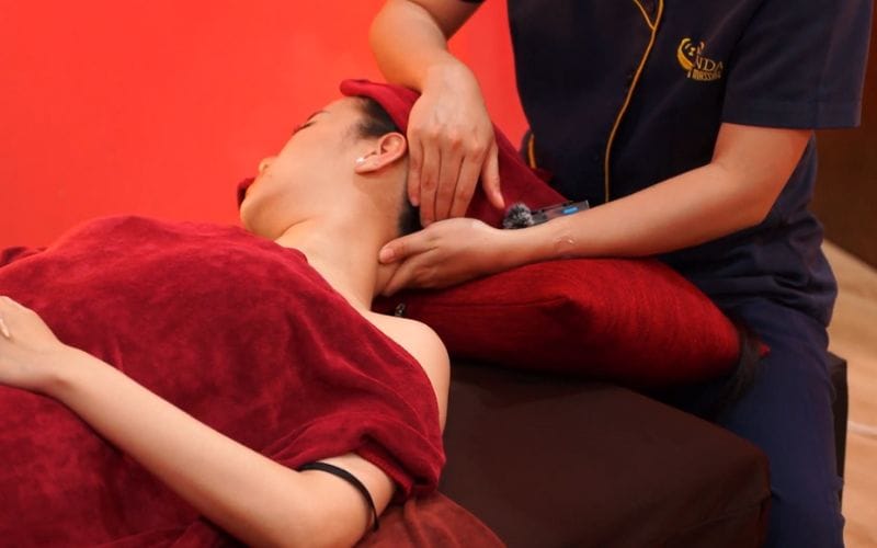 목 어깨 목덜미 치료