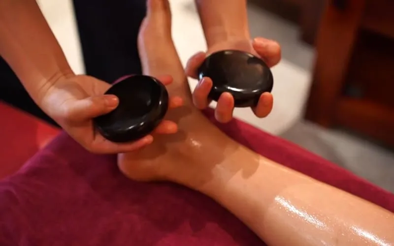 热石足部按摩