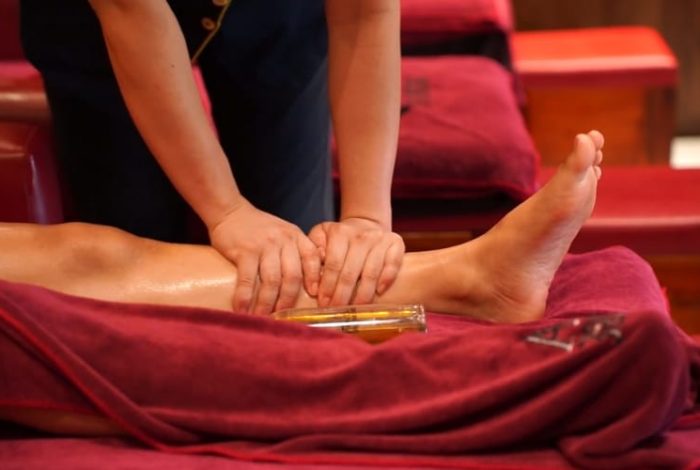 Помогает ли массаж ног заснуть?