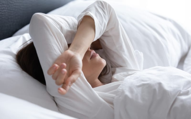 Massage chân dễ ngủ hay không