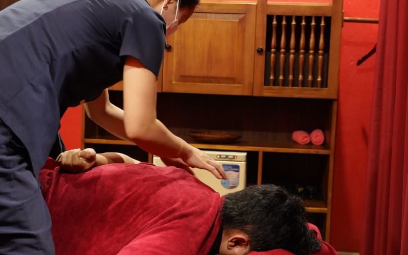 Massage kiểu Shiatsu