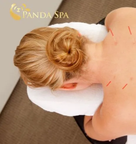 背中の指圧マッサージ