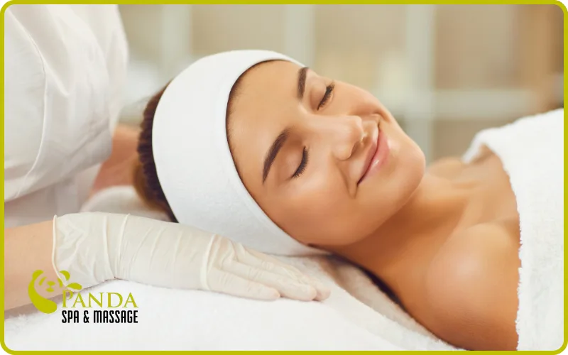 Nên chăm sóc da tại nhà hay đến spa