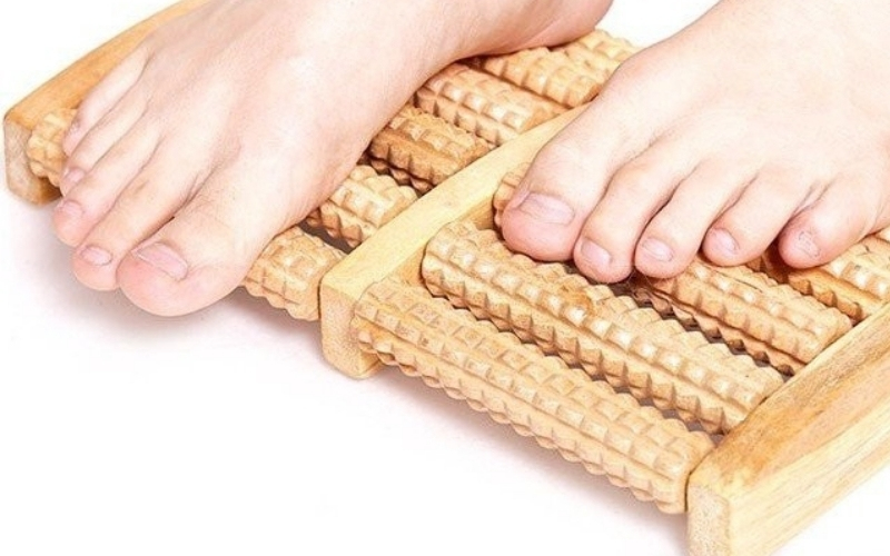 Con Lăn Massage Chân Gỗ