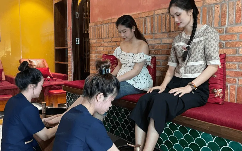 Đội Ngũ Kỹ Thuật Viên Chuyên Nghiệp