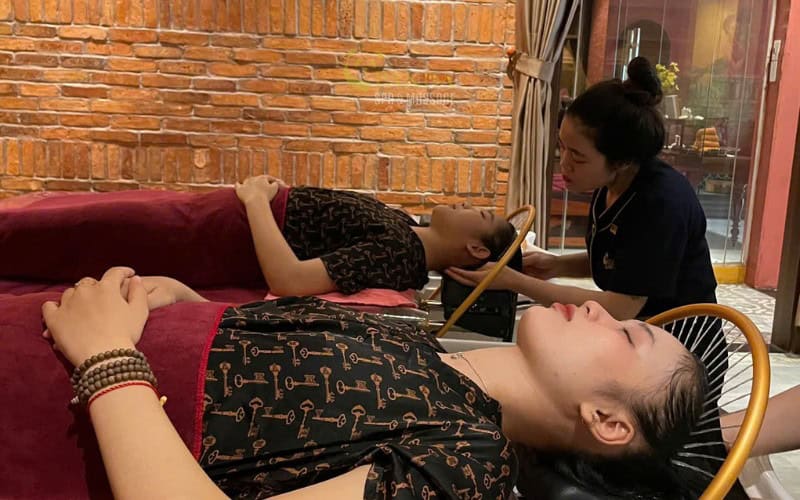 Đội Ngũ Kỹ Thuật Viên Chuyên Nghiệp