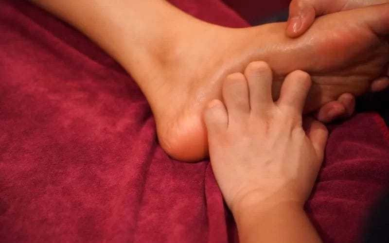 Massage bàn chân