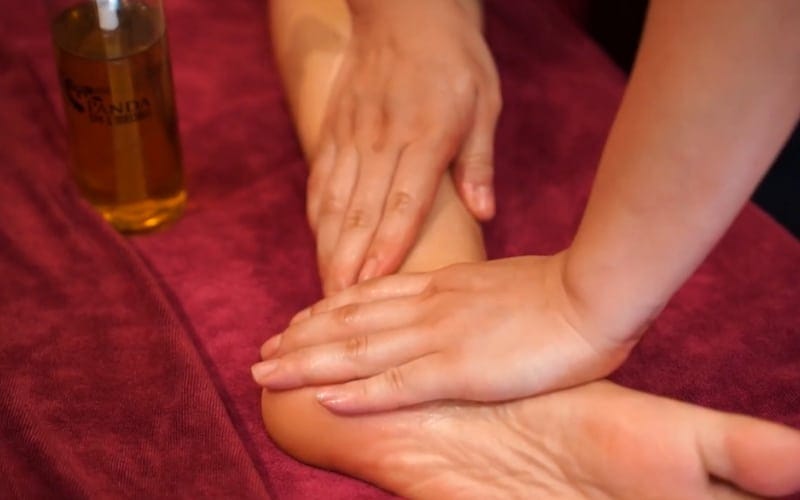 10 phút massage bàn chân mỗi ngày mang lại gì?