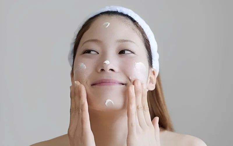 What does the best facial skincare cosmetic set include?