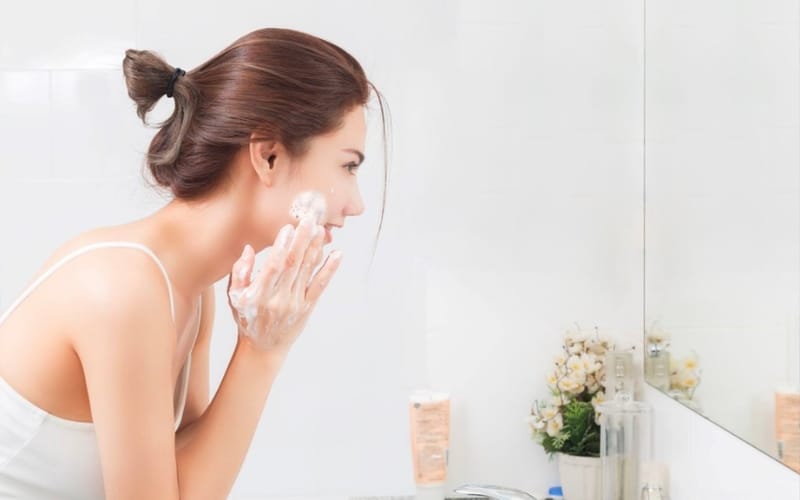 Bước 1: Rửa mặt - Khởi đầu ngày mới cho làn da
