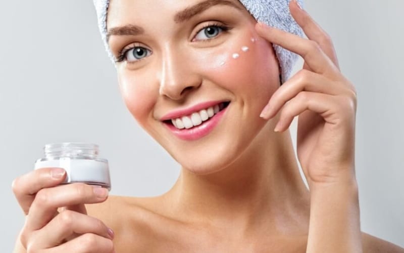 Bước 4: Kem dưỡng ẩm - "Khóa" lại độ ẩm