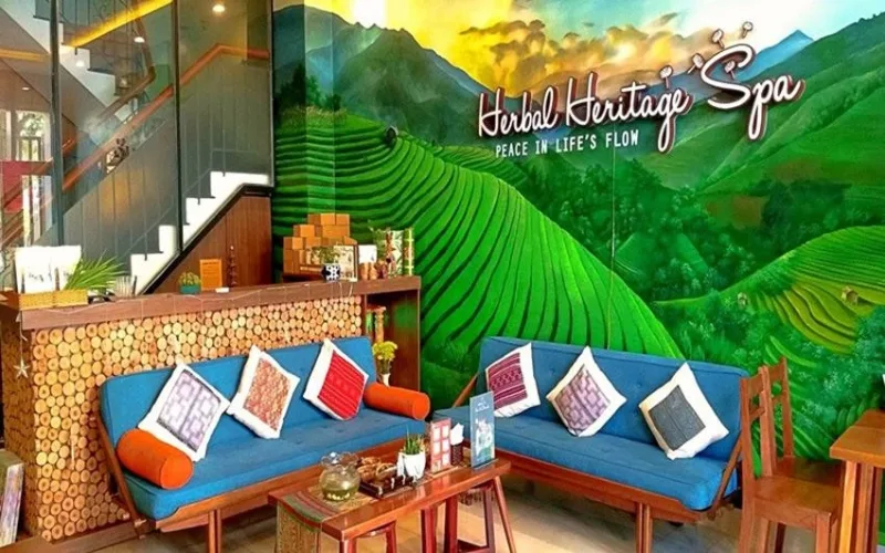 Herbal Spa is a familiar name in the Da Nang spa community. Its greatest strength lies in traditional herbal massage therapies. The spa's space is designed in a rustic style, close to nature, bringing a sense of peace and tranquility.