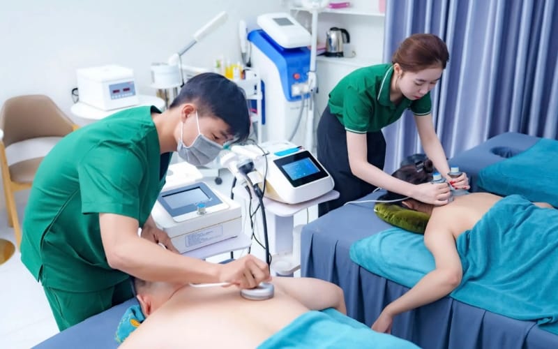 Mộc Nhiên Dưỡng Sinh Spa – Kỹ Thuật Viên Tinh Tế - Massage Chân gần đây