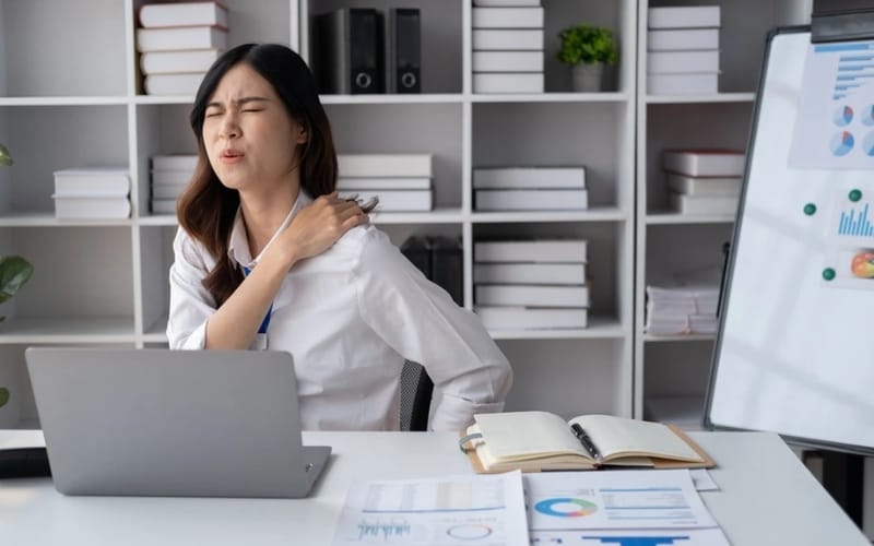 Người văn phòng, đau mỏi vai gáy