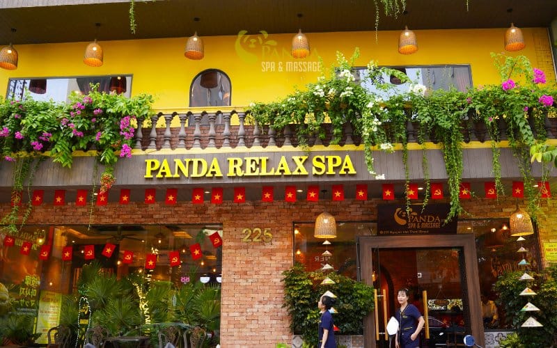 To choose a truly good Da Nang spa, you shouldn't just rely on advertisements or appearance. A high-quality spa must meet many strict criteria to provide a worthwhile experience. Experienced people often pay attention to important factors such as the expertise of the therapists, the variety of services, and the relaxing atmosphere.