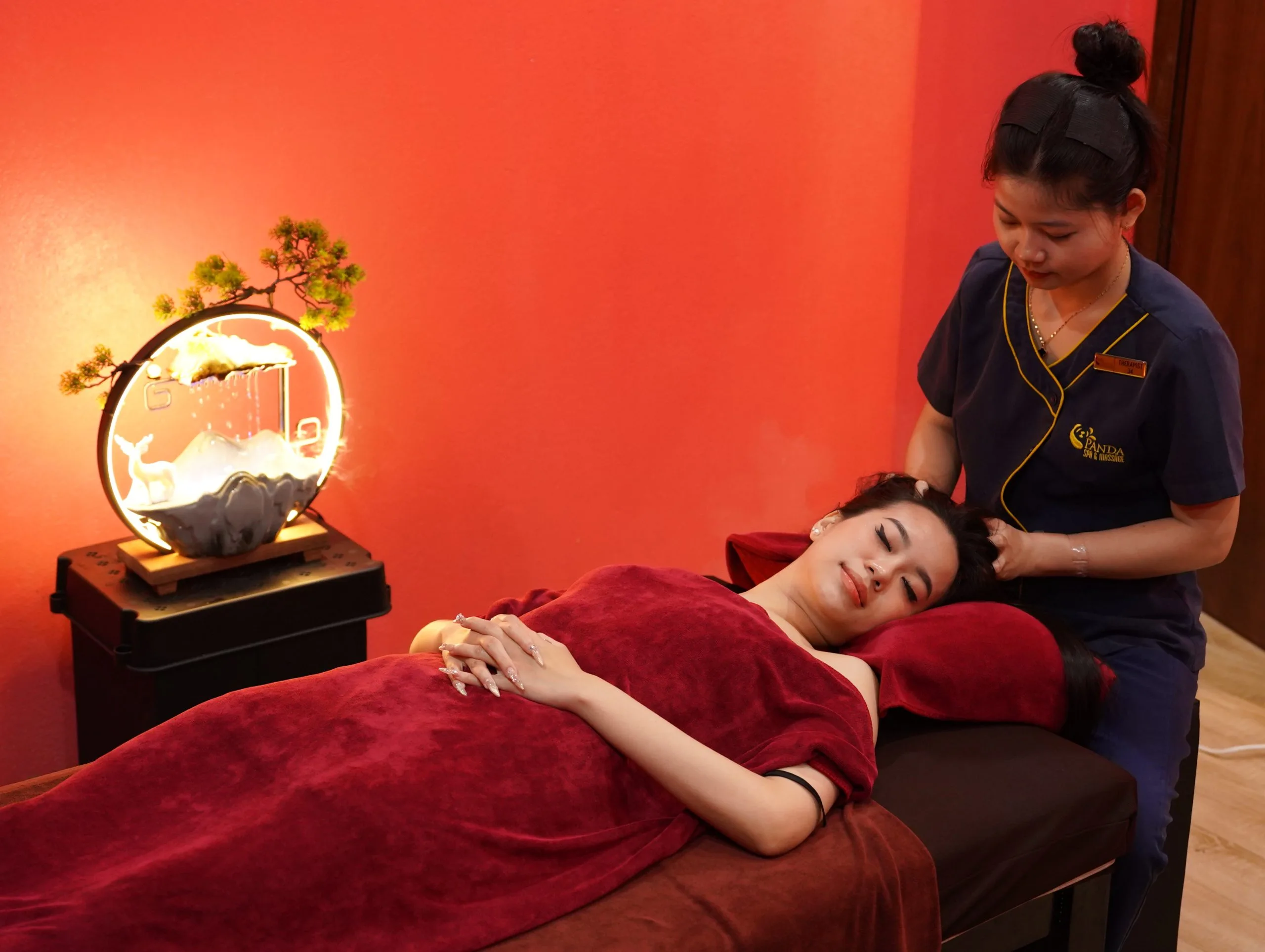 Tiếng Việt) Massage Aroma Là Gì? 8 Lợi Ích Và 6 Loại Tinh Dầu Phổ Biến -  Panda Spa