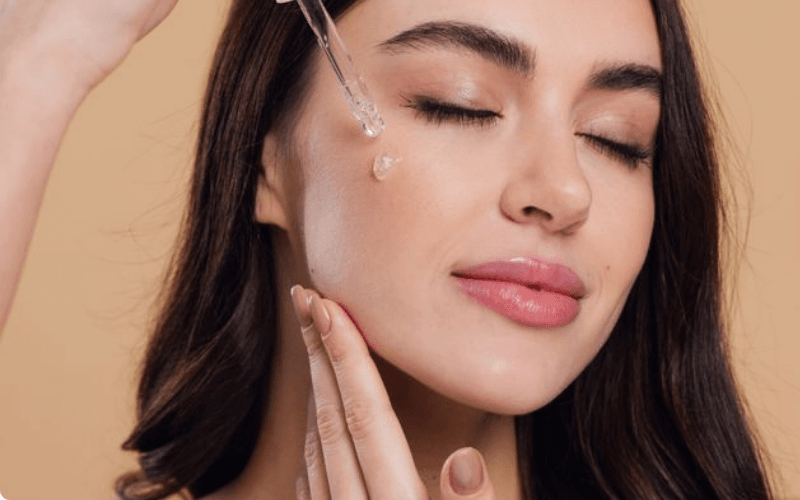 Sử Dụng Serum Hoặc Tinh Chất