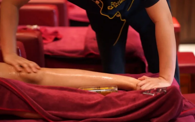 Enhances Blood Circulation and Reduces Foot Swelling