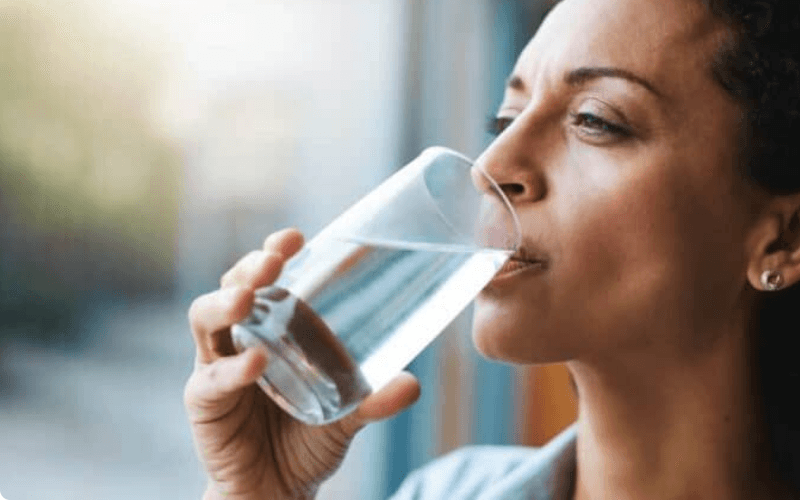 Uống Đủ Nước Và Ăn Uống Lành Mạnh