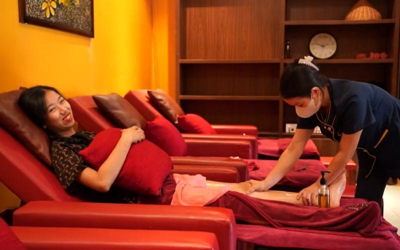 Vì sao nên massage bàn chân 10 phút mỗi ngày?