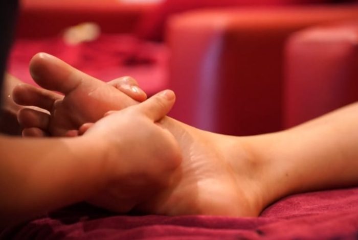 Benefits of Foot Reflexology Massage: 10 Amazing Benefits in 2025