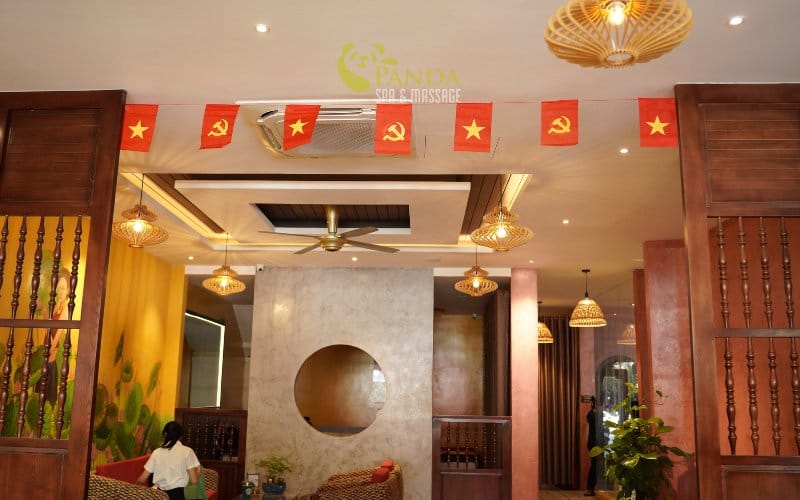 Panda Spa is one of the leading spas in Da Nang, famous for its deep-tissue and therapeutic massage treatments. With a team of well-trained therapists, Panda Spa is committed to bringing wonderful moments of relaxation, helping to relieve tension and effectively restore energy. The space here is designed to be cozy and private, using warm wood tones combined with soft lighting to create a sense of calm the moment you step in.