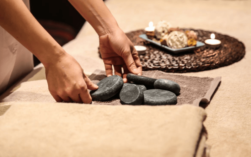 gội đầu dưỡng sinh massage đá nóng