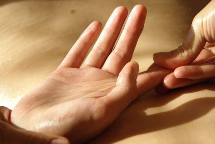 How to Massage Your Hands at Home: A Detailed Guide for Beginners