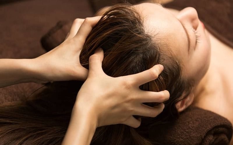 massage đầu giảm mệt mỏi 