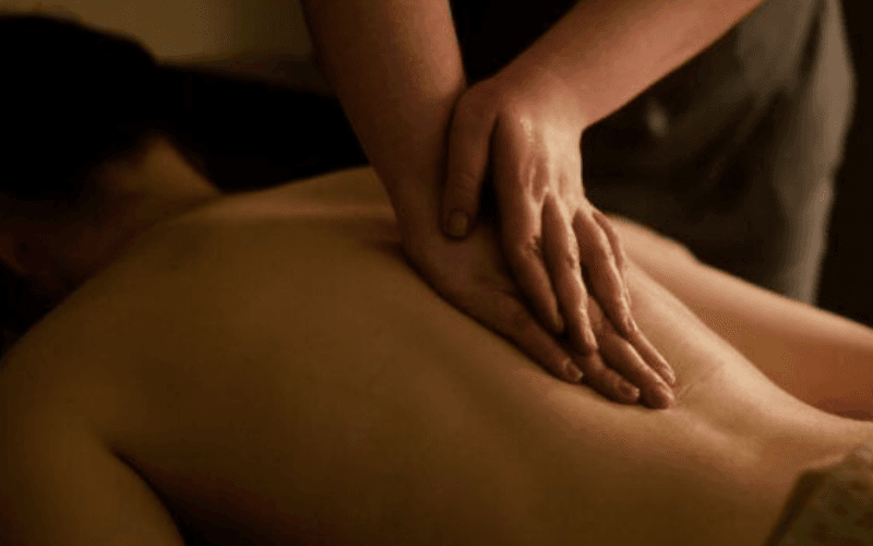 massage đầu vai cổ lưng 