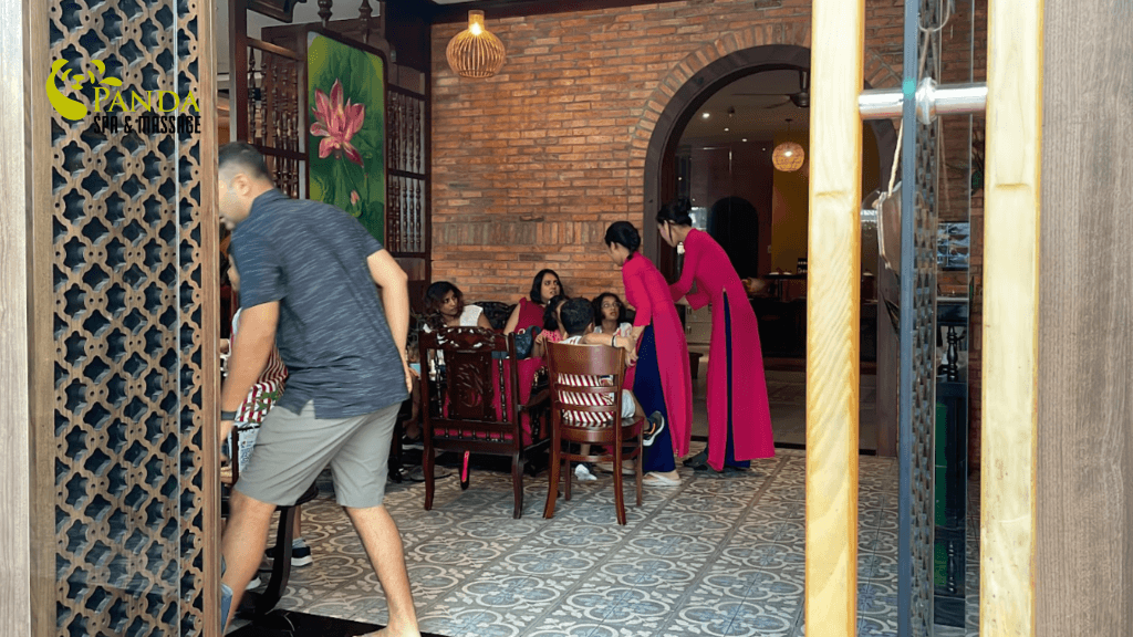 spa接待员员工照片