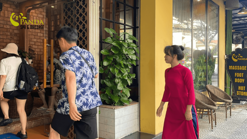 spa接待员员工照片