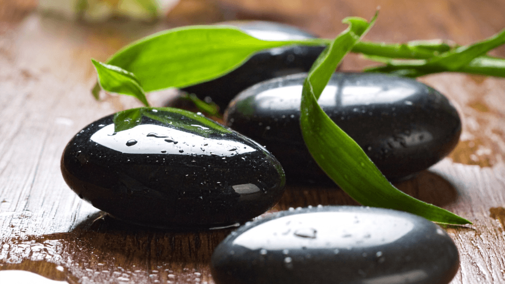 뜨거운 돌 바디 마사지의 이점