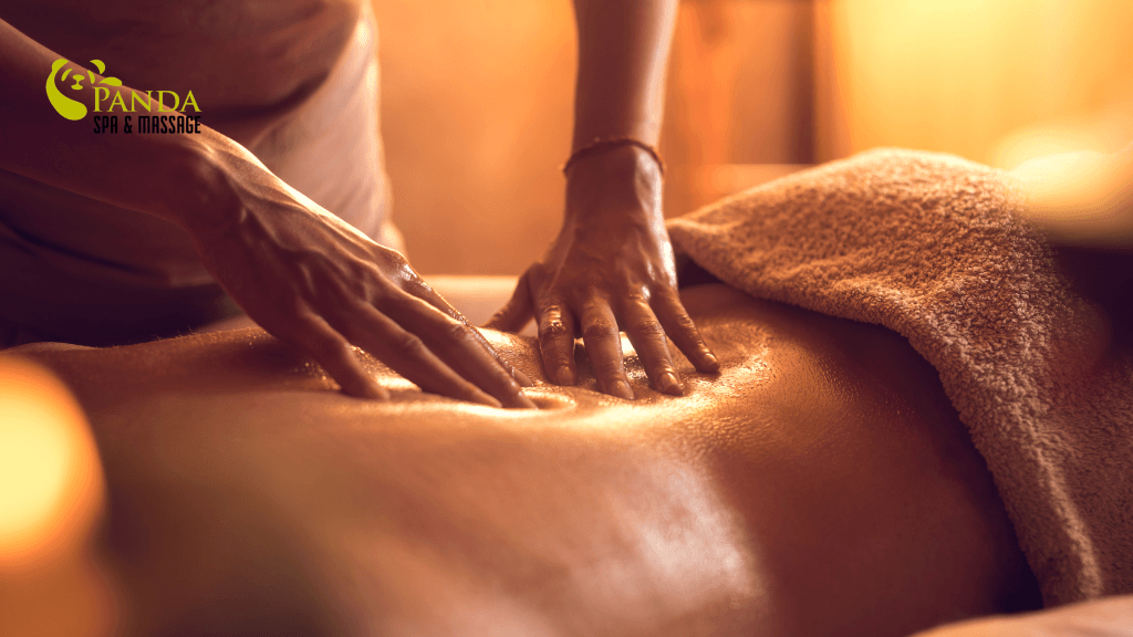 Massage body bằng tinh dầu
