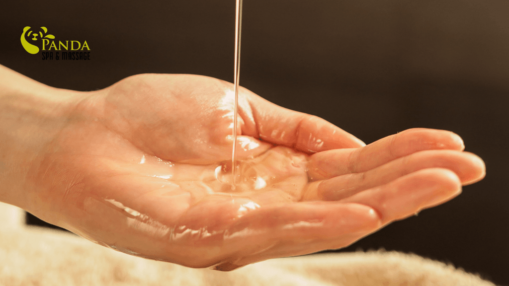 Massage body bằng tinh dầu