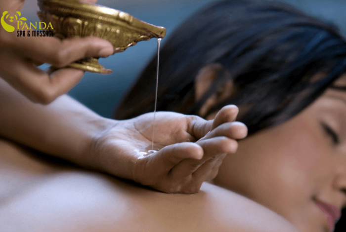 (Tiếng Việt) Massage Body Bằng Dầu Dừa Tại Nhà