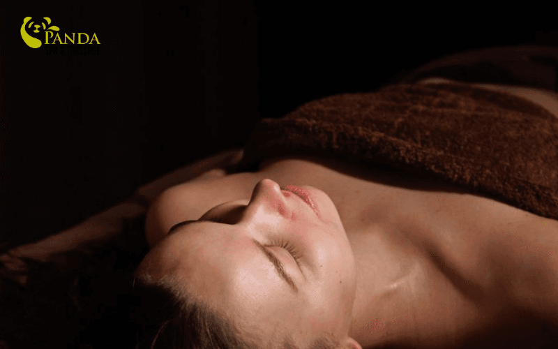massage body bằng dầu dừa